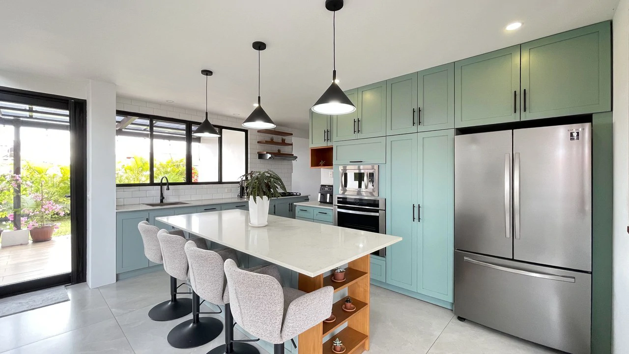 Modern Two-Story Home in Gated Community in Grecia– 5 Minutes from Downtown - photo 3