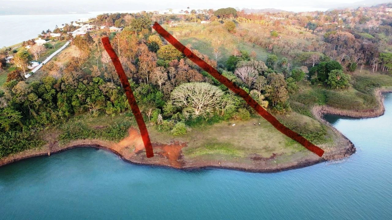10.350 m2 Lakefront Property on Lake Arenal: Lakefront - 200 m2 bungalow with 10,350 m2 private land (building land) on Lake Arenal - Gallery image 8