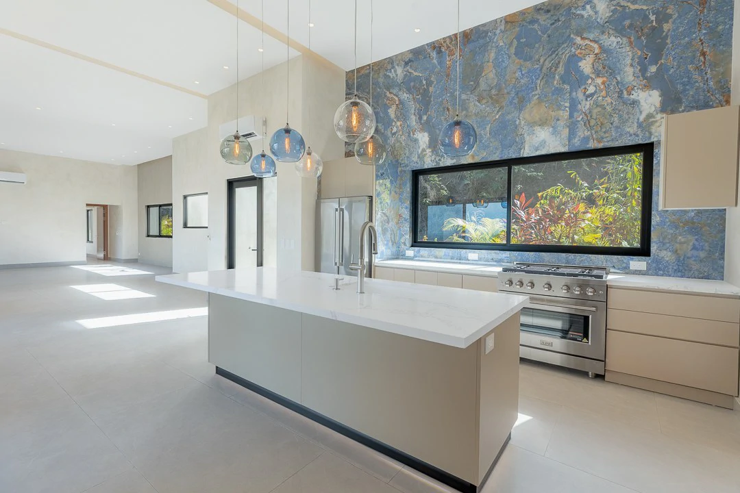 Pacifico 42: Elegant Oceanview Home
