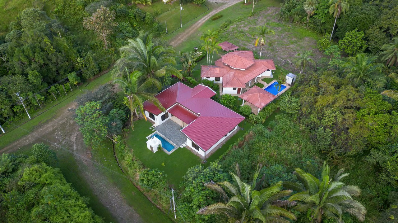 Brand New 3 Br, 2.5 Ba | Swimming Pool, High Ceilings - Gallery image 32