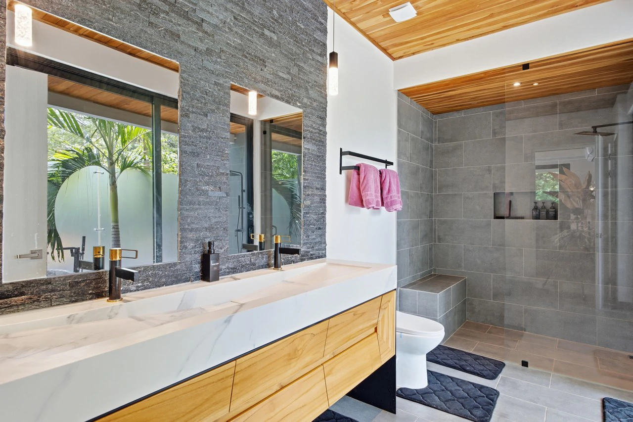 Casa La Ola Perfecta: Luxury 5-Bedroom Home with Pool Near the Beach in Hacienda Pinilla - photo 18
