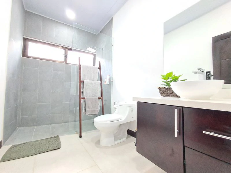 Casa Cascada Gavilán: Brand-New 3-Bedroom House with Pool, Steps from the Beach and Samara Center - Gallery image 10