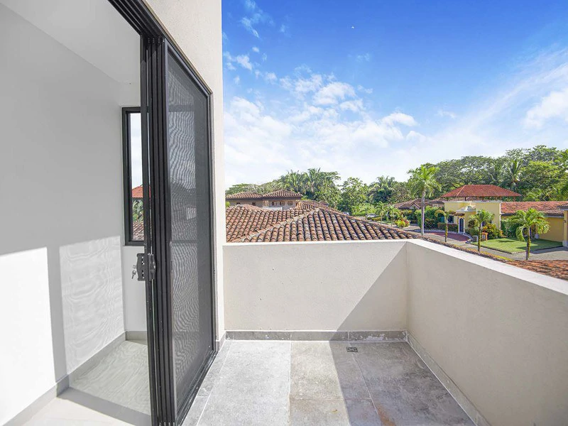 Modern Beachside Home with Office & Garage: Walking distance to the beach in a great community! - Gallery image 26