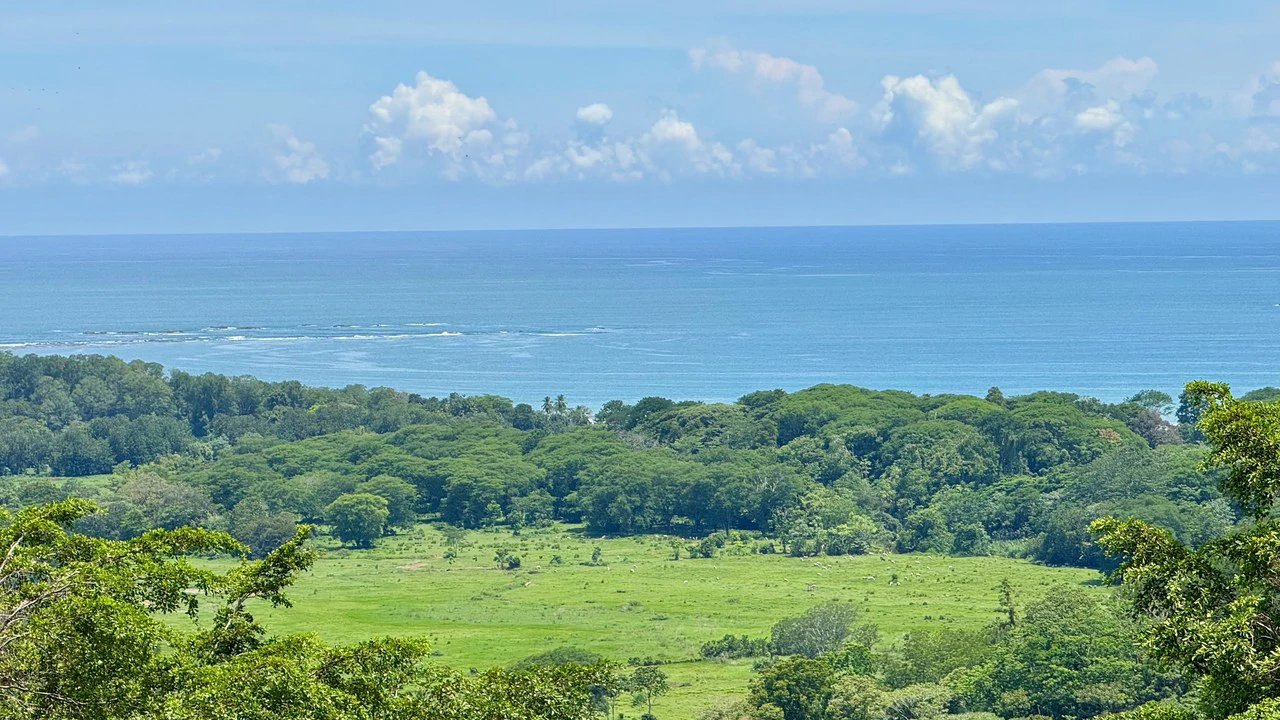 Exclusive and Unique Ocean Views lot in the Hills of Uvita!