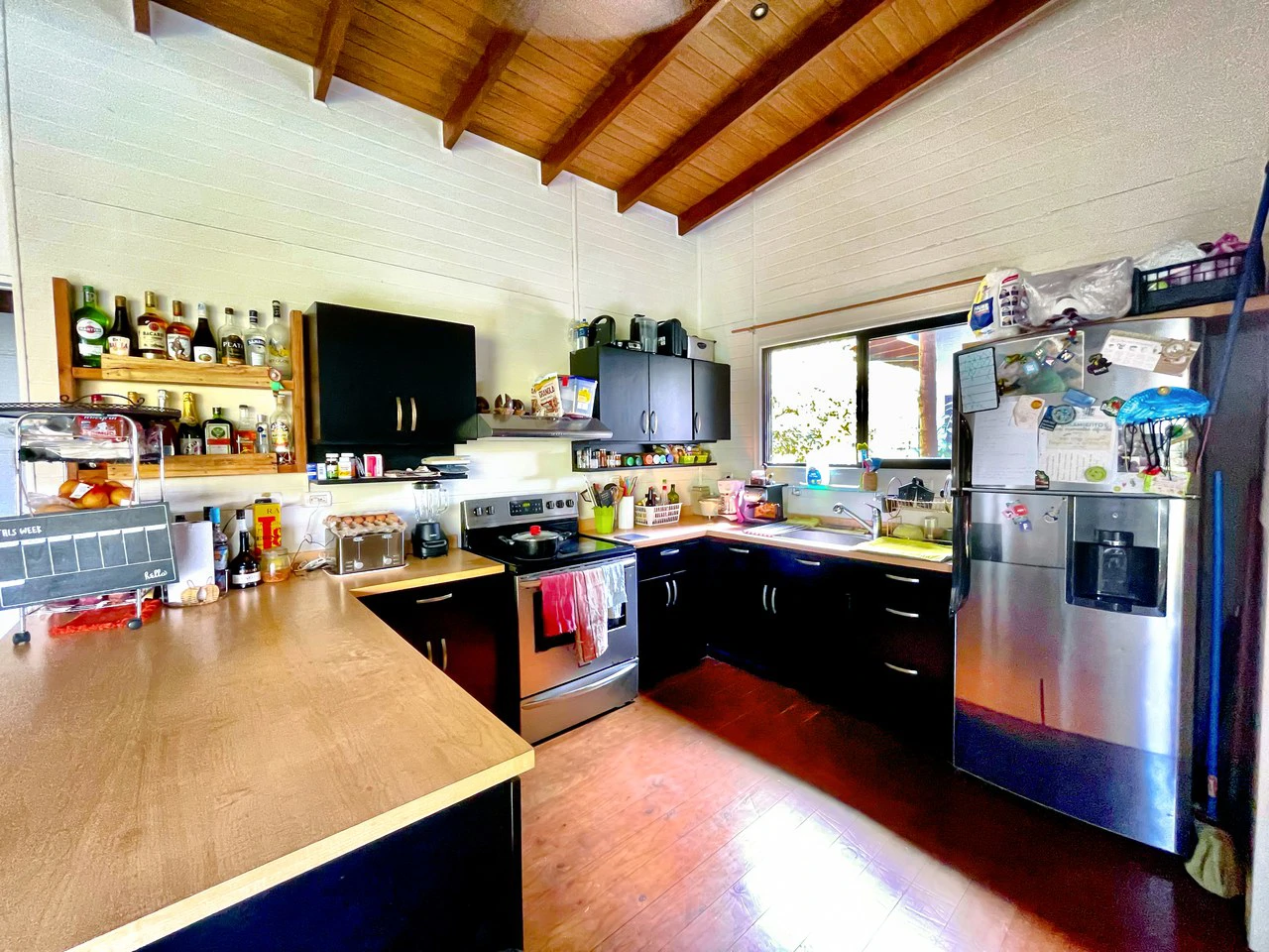 2.24 ACRES – 7 Bedrooms Ocean View Boutique Hotel With Two Pools, 5 Minutes to Uvita, Multiple Rental Options!! - Gallery image 36
