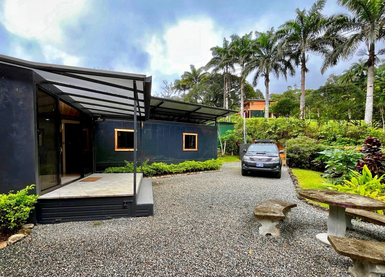 0.19 ACRES – 3 Bedroom Container Homes With Additional Building Lot,15min to Dominical and Beaches!!