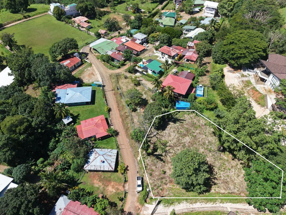 LOTE ALTO: Last Affordable 857 m² Lot in Peaceful Santo Domingo Village, Just 10 Minutes from Samara Beach