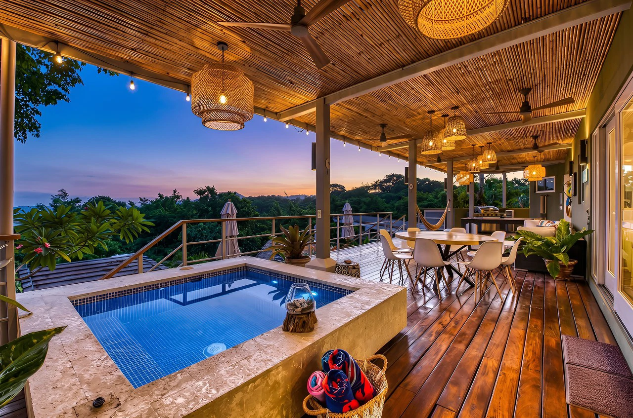 Casa Pochote: Artisan Luxury Villa in Tamarindo | Pool, Jacuzzi & Langosta Beach Club Membership Included - Gallery image 4