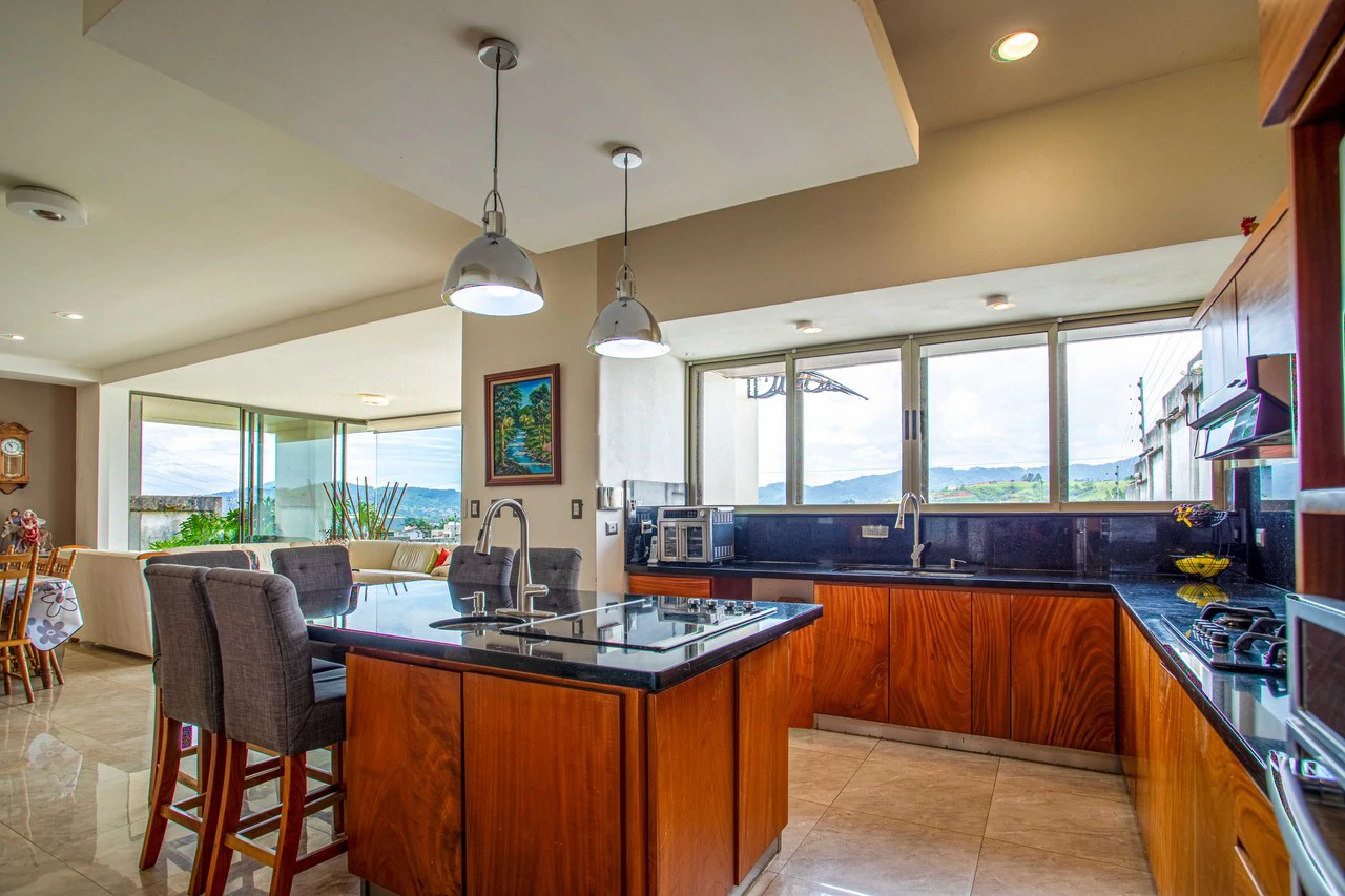 Exclusive 3-Level House in Los Tucanes, San Ramón, Costa Rica - Gallery image 10