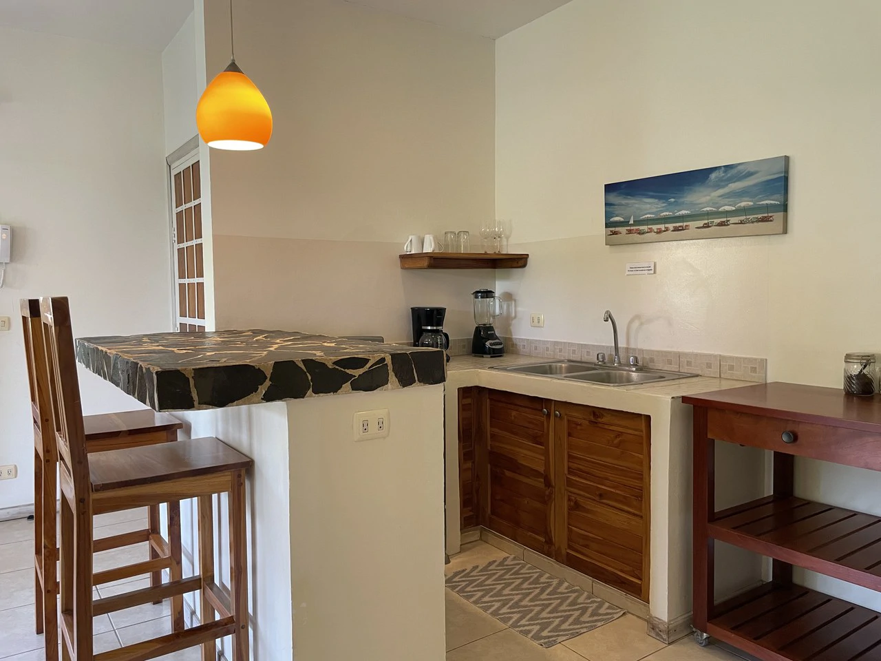 Santa Teresa 2 Bedroom House + 6 Rental Apartments: A Multi Unit Vacation Rental with Pool & Steps from the beach - Gallery image 6
