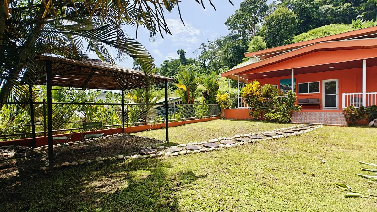 ID 888: 4 Bd/3 Ba Multi-Unit Home Near Puerto Viejo with Rental Potential - Gallery image 26