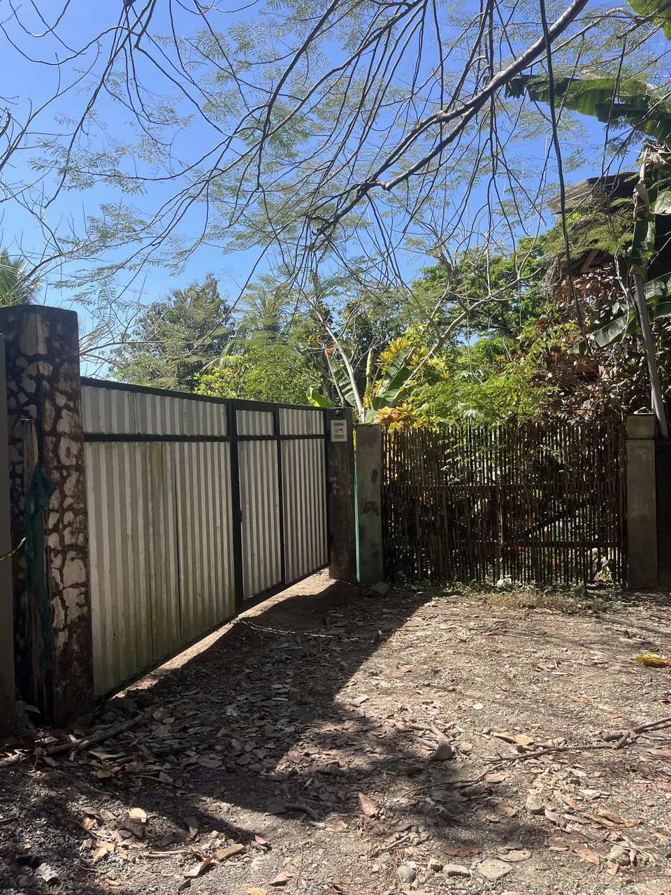 400m2 Walk to the Beach in Hermosa: With Two structures ready for remodeling with great rental potential - Gallery image 4