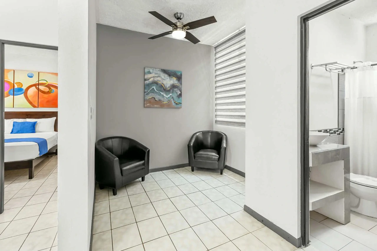 Tropical Paradise: 20-Room Private Vacation Rental Near Cocal Casino - Gallery image 7