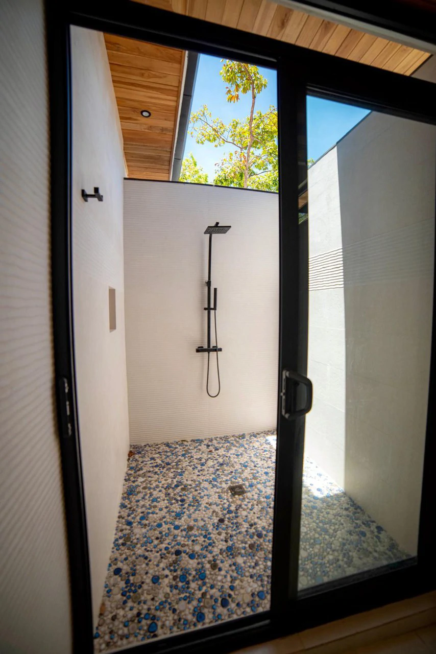 Casa La Ola Perfecta: Luxury 5-Bedroom Home with Pool Near the Beach in Hacienda Pinilla - Gallery image 18