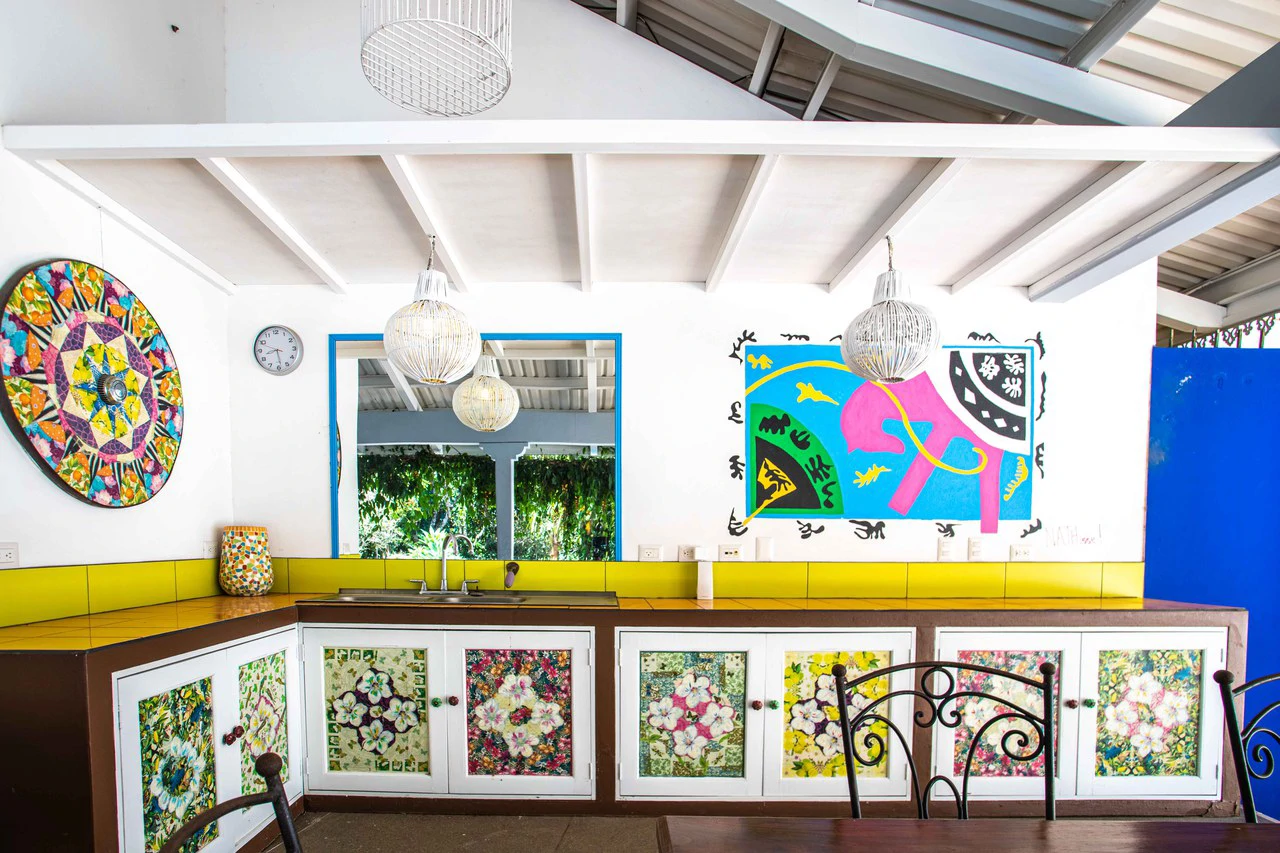 LUXURY PROPERTY HOUSE AND 5 APARTMENT SANTA ANA: Incredible property to live or invest. Ideal for single space. . This beautiful property measures 4857 m2 of lot with a street front of 23m2 and 432 m2 - Gallery image 35