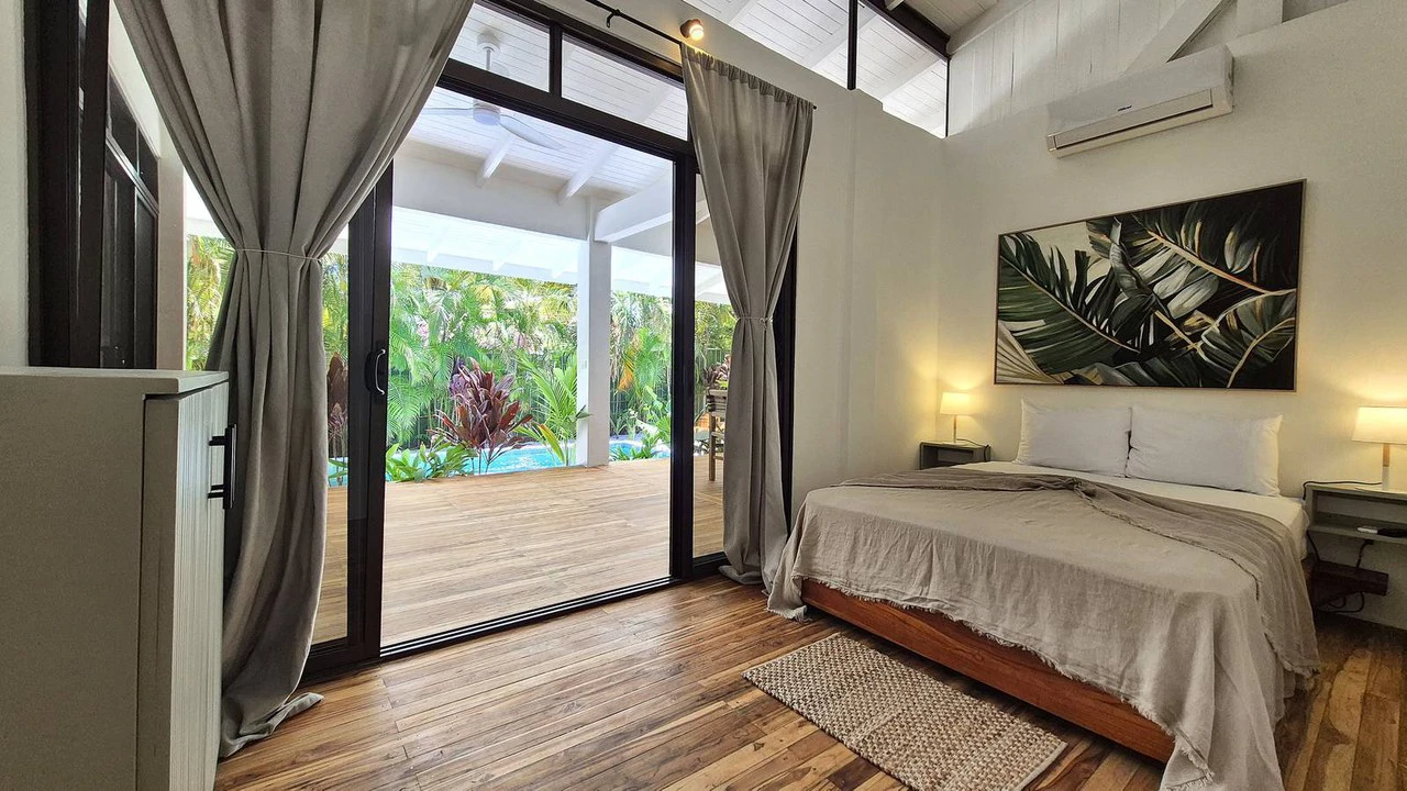 Casa Sol: Casa Sol – A Tropical Beach-Style Home with Pool, Designed for Year-Round Vacation Living - Gallery image 16