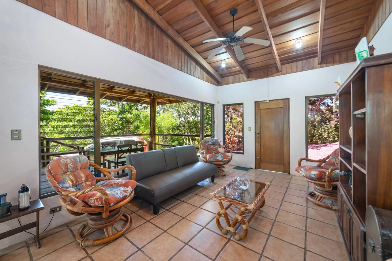 Picturesque Valley View Farm: 14 Acres, Home, Stables and More - Gallery image 11