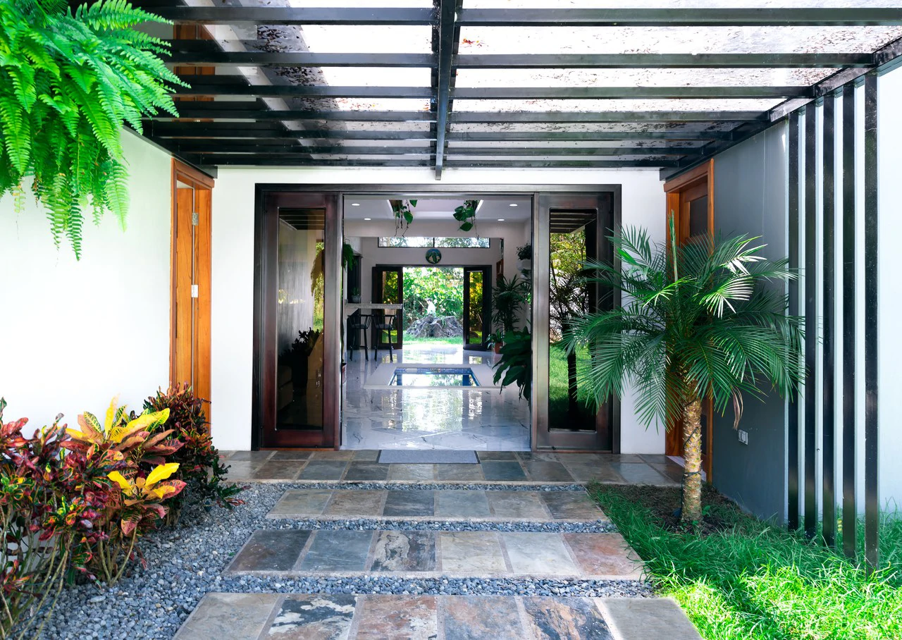 BRAND NEW 3-bedroom home, 5 minutes to Dominical Beach. - Gallery image 31