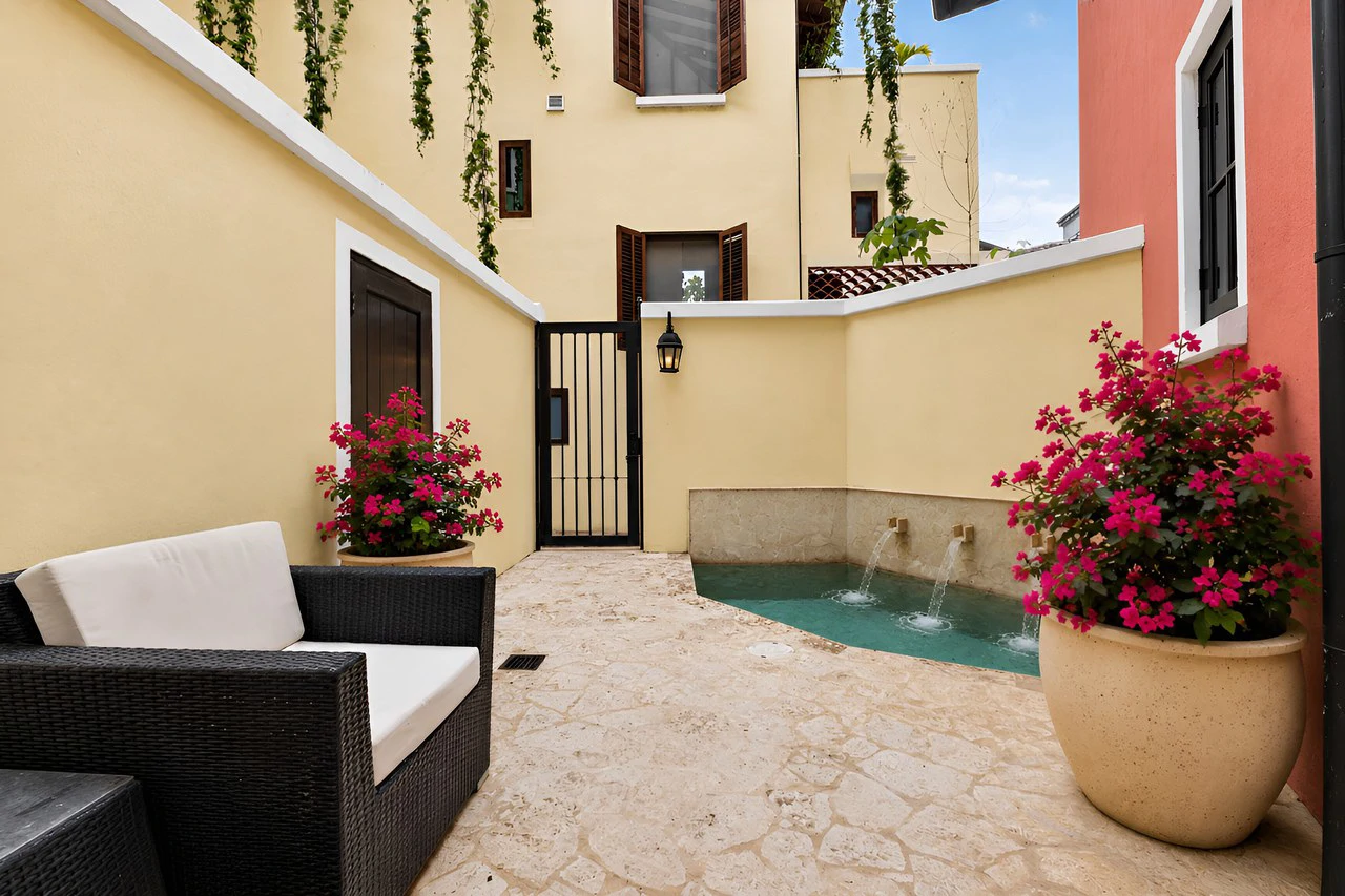 16 Avenida La Antigua: Renovated Turn- Key Living in the Heart of Las Catalinas - Gallery image 10