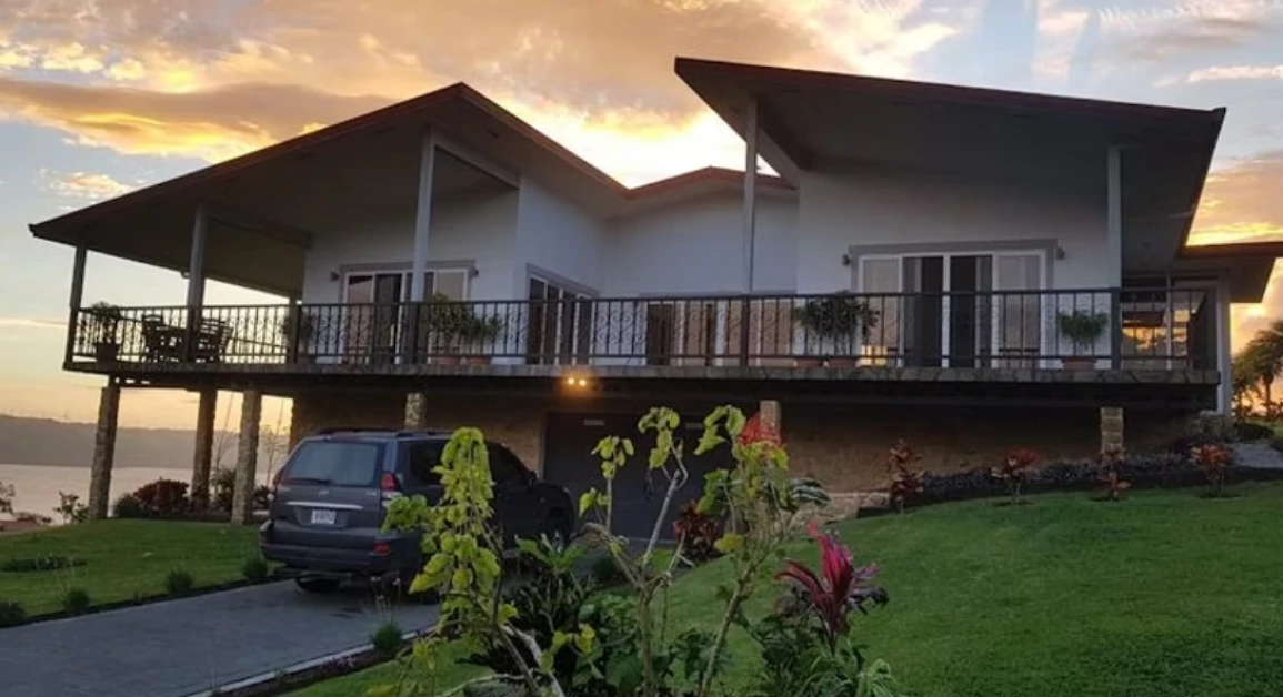 Lake  and Volcano Splendor: Casa Linda Vista: Unique Design To Capture The 270 Degree Views