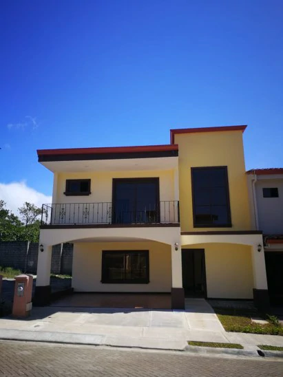 Townhouse For Sale in Santo Domingo