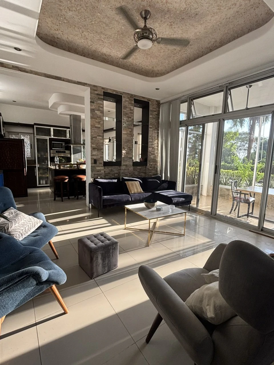 1.42 ACRES – 4 Bedrooms 2 Story Ocean-View Home With 2 Bedroom Guest House In Premium Beach Community, Walk to the Beach! - Gallery image 15
