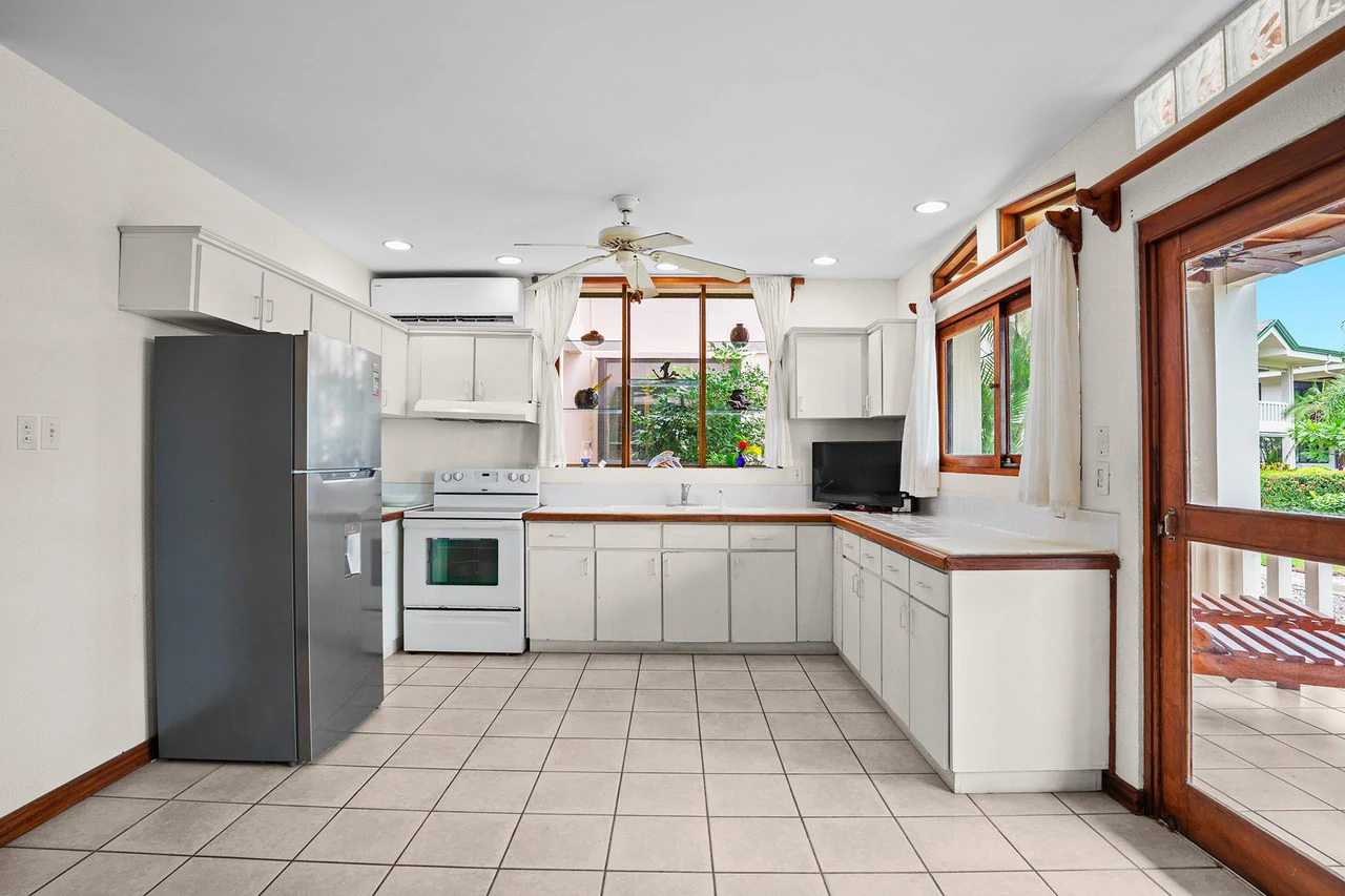 Las Brisas #6: Beachfront Condo With Perfect Ocean Views - Gallery image 18