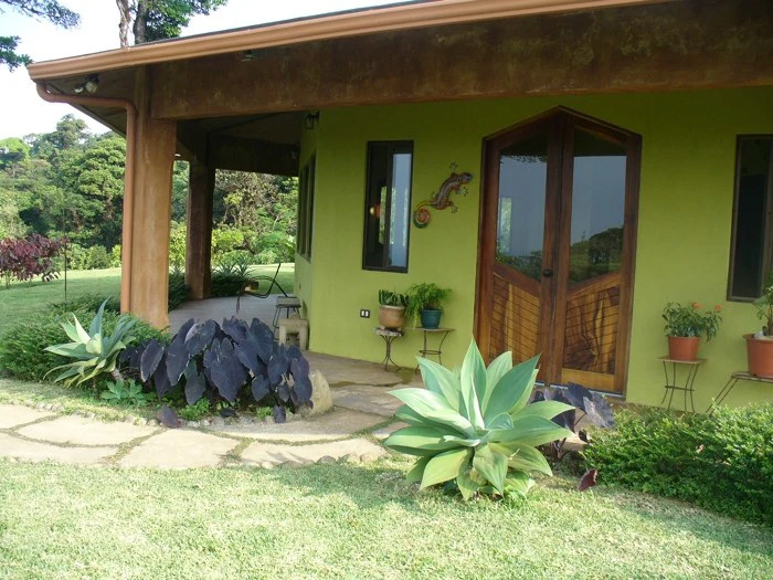 NATURE LOVERS PARADISE ! Jungle home on 25 acres with beautiful views
