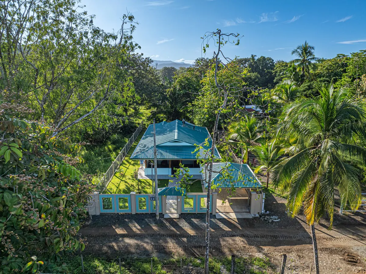Casa Tortuga: New Home Just 3 Minutes Walk From Playa Matapalo