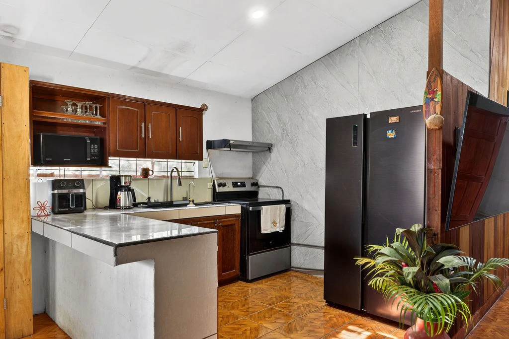Casa Salinas: Tropical Compound with Multiple Income Opportunities in Playa Grande - Gallery image 3