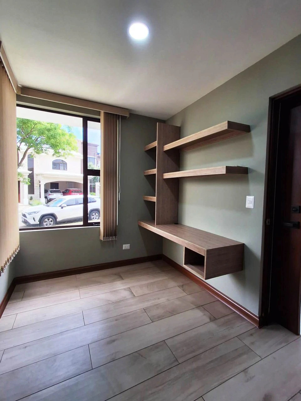 Move In Ready with private pool! - Gallery image 9