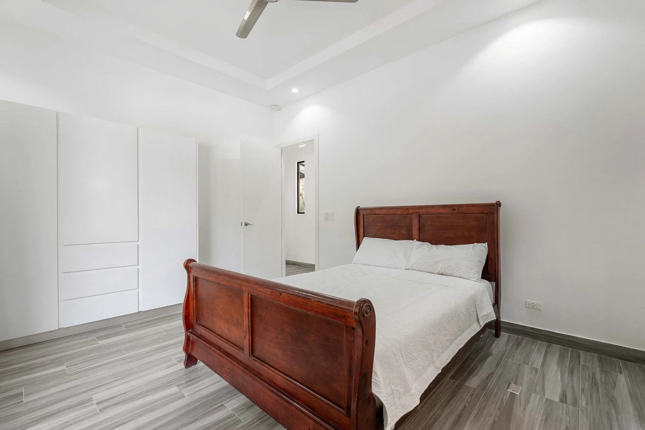 Casa Avalon: New 4-Bedroom Home on 1.48-Acre Lot – Build 2 More Structures, Just Minutes from the Beach! - Gallery image 16