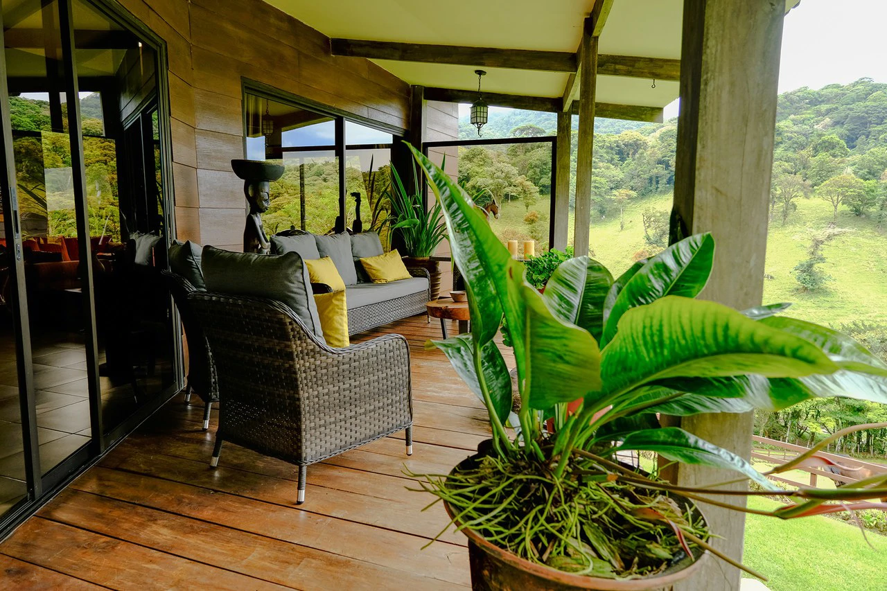 Hidden Paradise in Monteverde. Sierra Verde SV0125: 5 Hectares with Spectacular Views, a Beautiful and Cozy Main House and Caretaker’s Home Just 10 Minutes from Monteverde - Gallery image 13