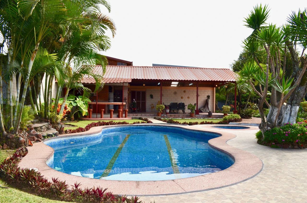 Beautiful investment property with cabins, house and apartments - Gallery image 2