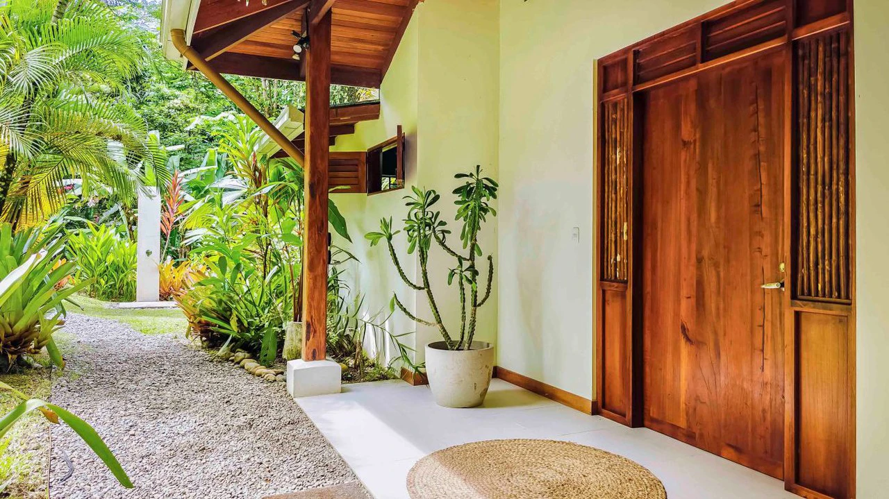 ID 498 - 3 Bd/3Ba w/Pool on 21,000m2 Lot, Punta Uva: Hilltop Estate with Expansive Outdoor Living, Infinity Pool, and Solar Power on 2.1 Hectares of Titled Land - Gallery image 31