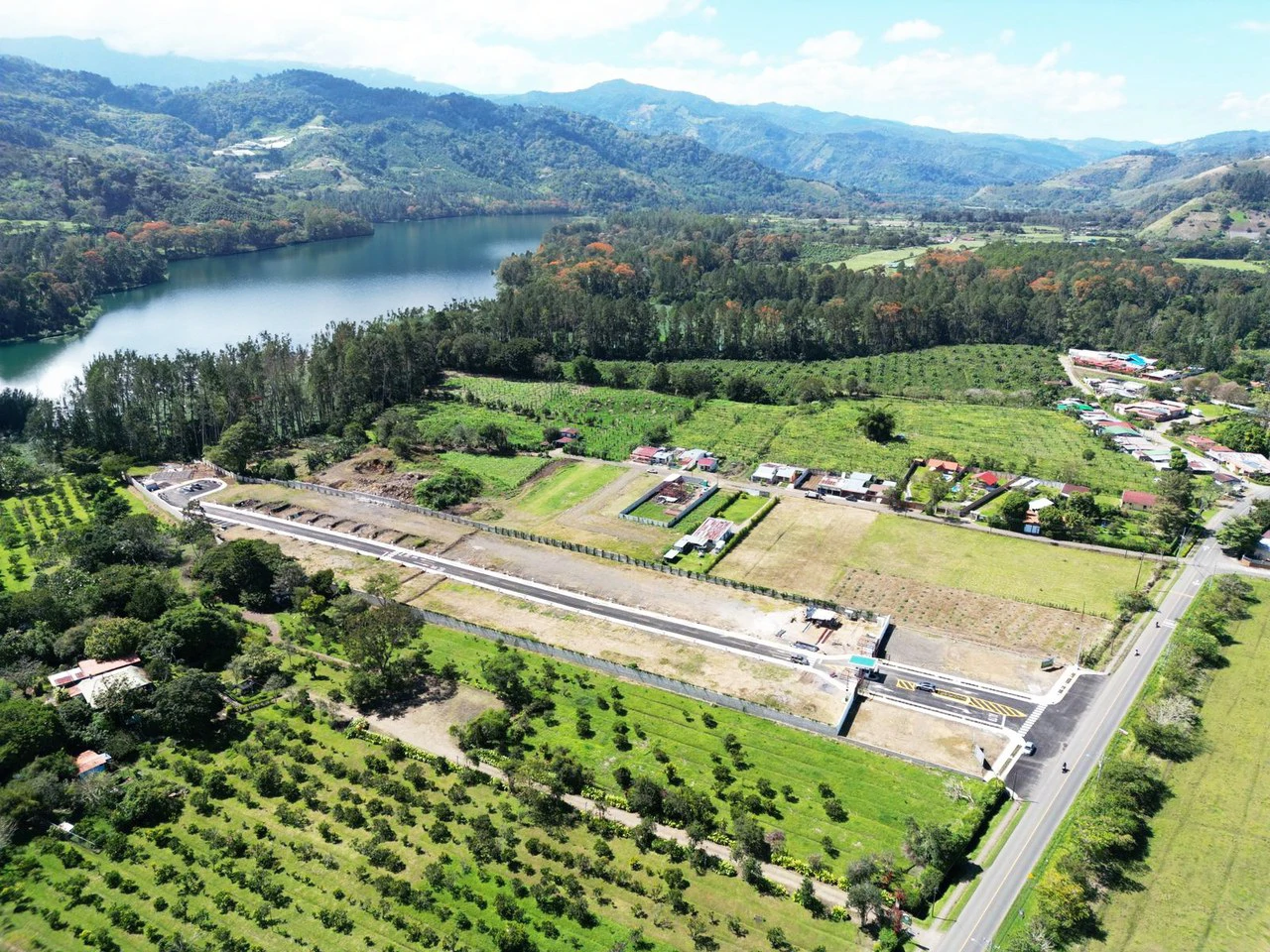 Mountain and lake view lot for sale in gated community Cachi Cartago Costa Rica - Gallery image 3