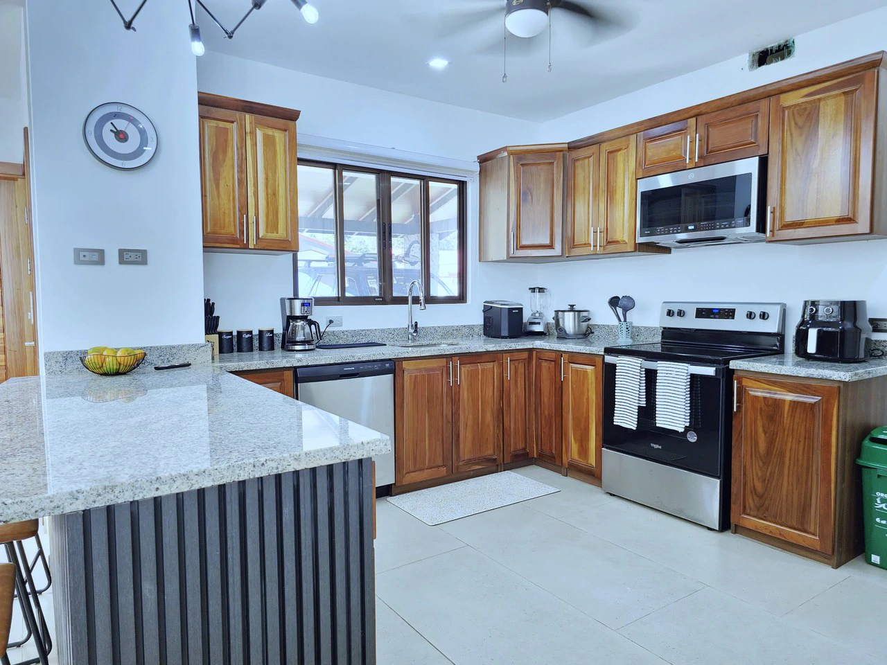 Price Reduced - Modern Oasis Near Uvita: Contemporary Living with Pool & Privacy - Gallery image 7