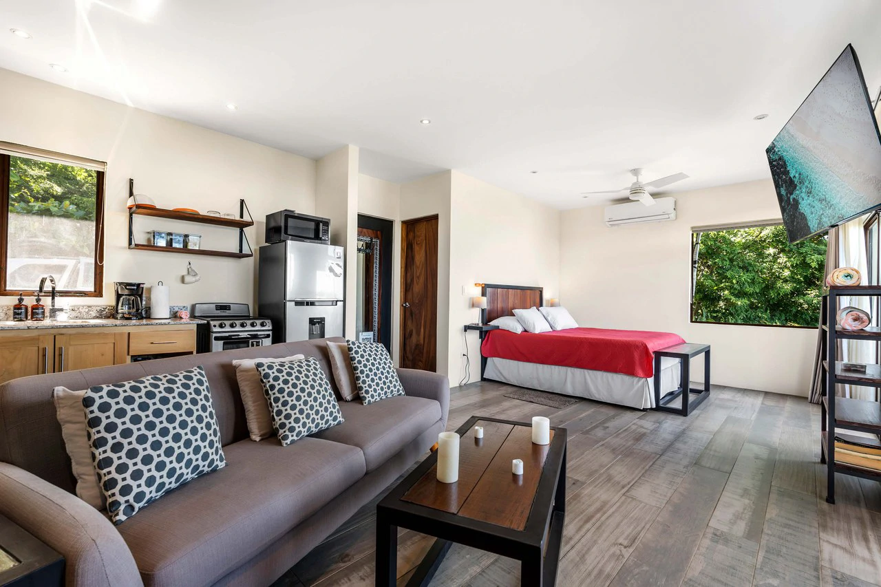 Casa Arcadia: Ocean-View Home with Two Income-Producing Studios - Gallery image 25