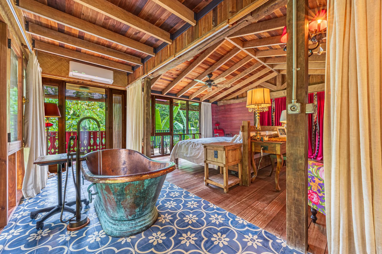 2.56 ACRES – 3 Bedroom Artistic Architectural Masterpiece, Recording Studio, Ocean View, Pool, 1 Bedroom Guest House!!! - Gallery image 19