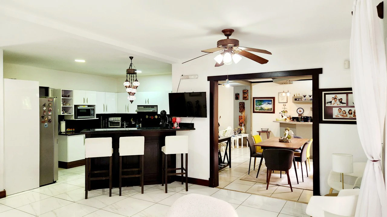 House For Sale in Llorente - Gallery image 5