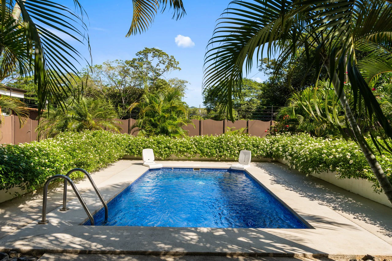 Casa Suerte: Modern 2-Bedroom Tropical Home with Pool Near Playa Potrero and Flamingo Marina - Gallery image 15