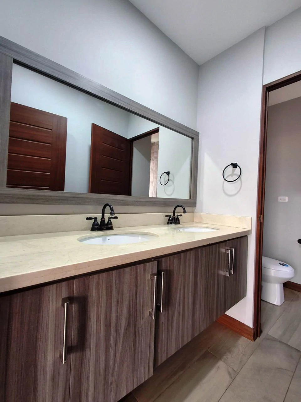 Move In Ready with private pool! - Gallery image 6