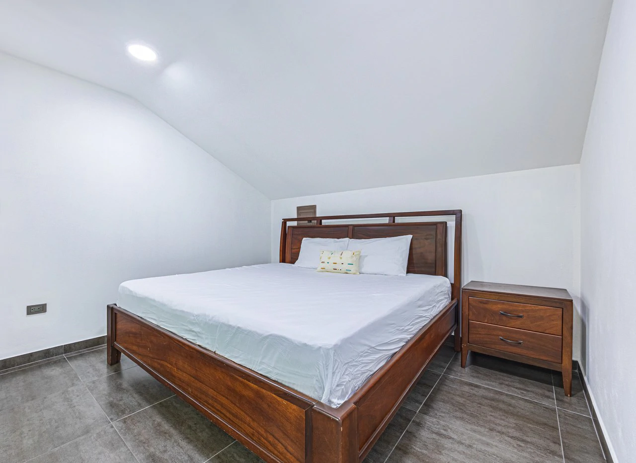 Exceptional 5-Bedroom Residence on Los Laureles Street – Prime Location & Versatile Layout - Gallery image 20