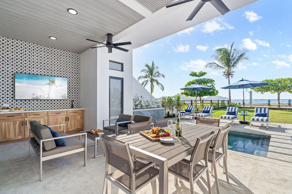 Villa Ballena: Sleek and Modern Beach House in Costa Rica - Gallery image 2