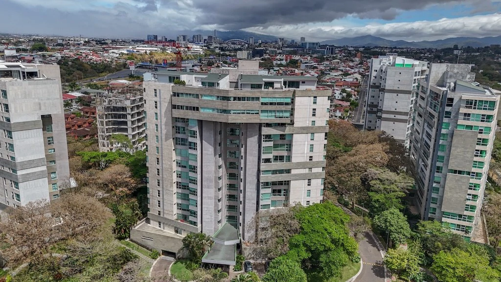 Apartment For Sale in San Rafael