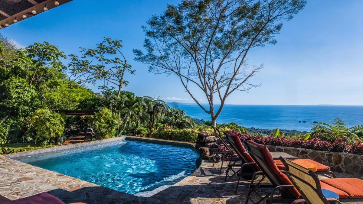 4.6 ACRES – 4 Bedroom Ultra-Private Oceanview Luxury Estate Surrounded by Rainforest!!! - Gallery image 27