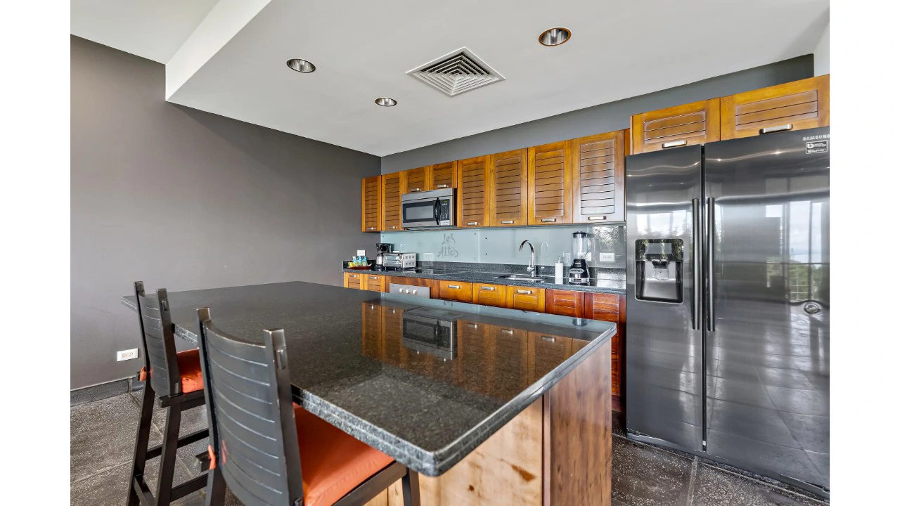Penthouse: Live in the number one luxury development with private beach in the national reserve of Manuel Antonio - Gallery image 6