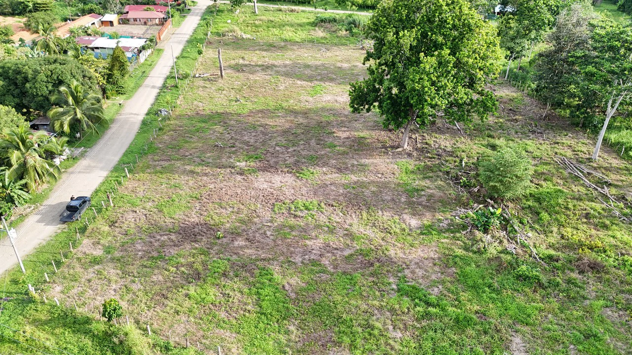 COMMERCIAL LOT IN CORONADO! MAIN HIGHWAY, 1.6 ACRES!: Mountain Home Construction Site For Sale in Puerto Cortés - Gallery image 4