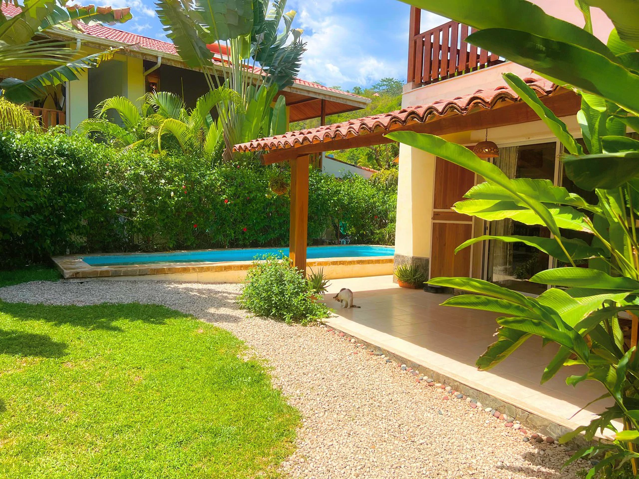 Santa Teresa 2 Bedroom House + 6 Rental Apartments: A Multi Unit Vacation Rental with Pool & Steps from the beach - Gallery image 10