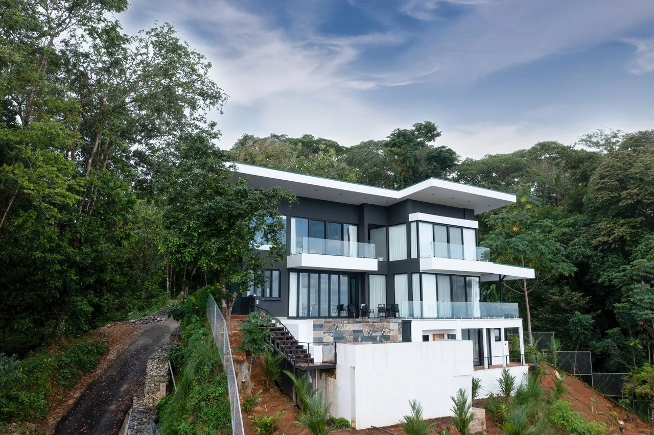LUXURY PROPERTY WITH STUNNING OCEAN VIEWS IN UVITA, COSTA RICA. A GREAT INVESTMENT!: Mountain House For Sale in Uvita - Gallery image 6
